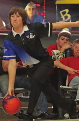 Arapahoe’s Moore, Jeffcoat qualify for State Bowling