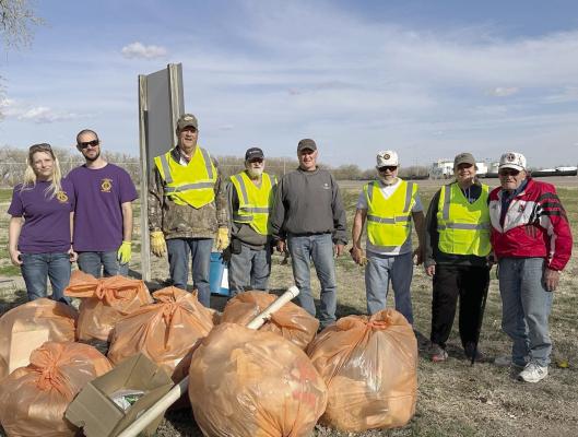 Lions Club cleans highway