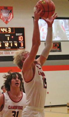 Cambridge boys defeat Loomis, now 5-0