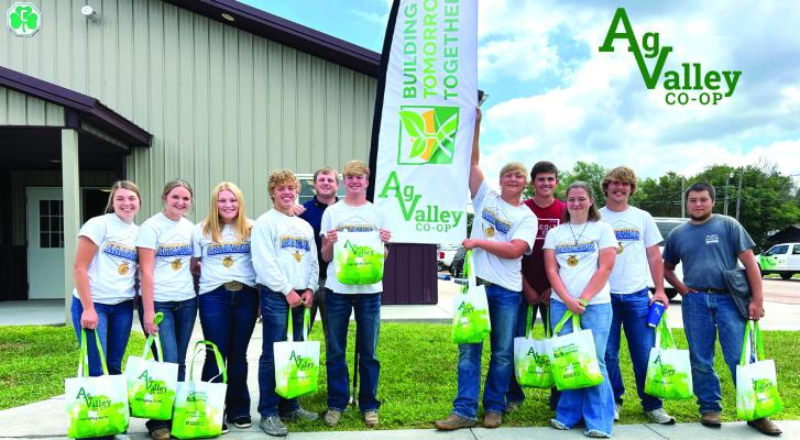 Arapahoe FFA Members pose after the event.
