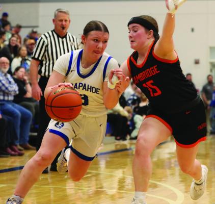 The Warriors’ Chloe Gooden drives against the defense of Cambridge’s Bailee Ahlemeyer.