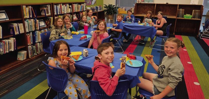 End-of-school AR pizza/makerspace parties in Arapahoe! Second and third graders reached their AR goals and cel-