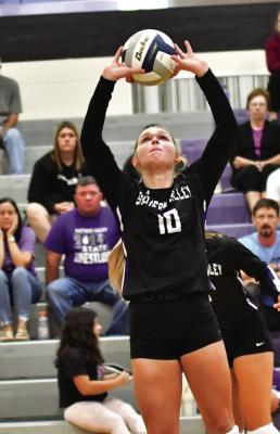 Arapahoe sweeps triangular, Eagles earn split