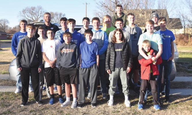 Arapahoe Boys Basketball Team Collect Food for Arapahoe Food Pantry