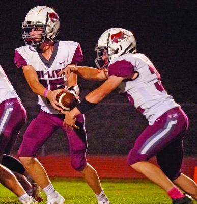 Hi-Line’s Parker Schutz runs the mesh with Gage Rupp.