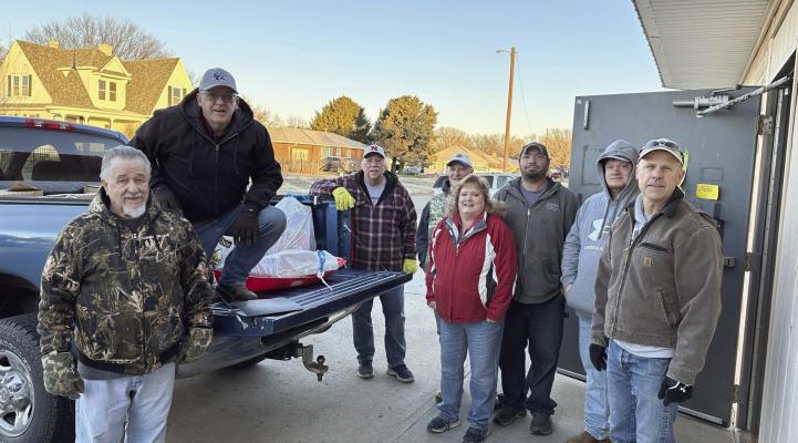Cambridge Lions helped place Wreaths Across America