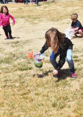 Easter Egg Hunt sponsored by Arapahoe Chamber of Commerce was held on Saturday at the local parks