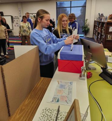 On Election Day, the JH/HS students and staff learned how voting works and voted for their favorite fiction genre in the Arapahoe school library! Some students began voting early.