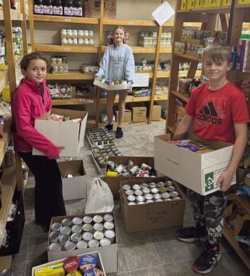 The Southern Valley Elementary Student Council held their annual food drive over the last few weeks. They collected 970 items that were delivered to the Oxford Food Pantry and The Caring Cupboard. They thank the elementary families for supporting the event.
