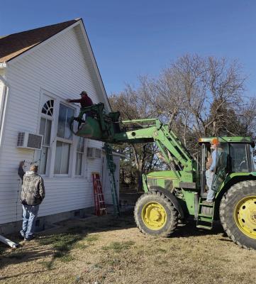 Stockville Church decorates for Christmas