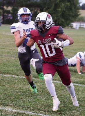 Hi-Line’s Asher Hecox makes a big run around the left edge.