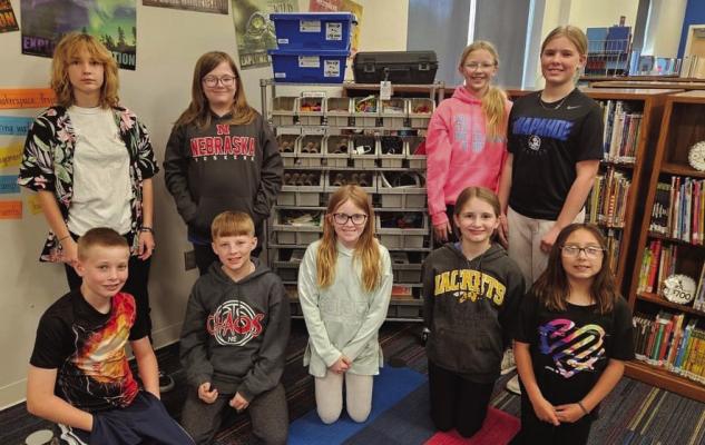 Arapahoe elementary students earned 100 AR points and a pizza party