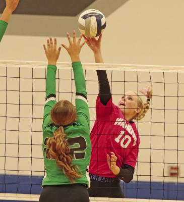 Arapahoe takes down Northern Valley to cap regular season