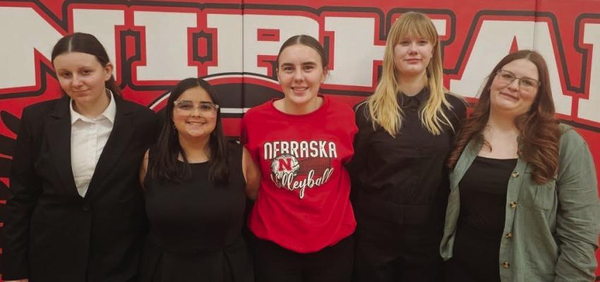 The Elwood Pirate Speech Team competed at Doniphan-Trumbull on January 25. Christdolyn Hagan and Adrianna Seberger placed 2nd in Novice Duet Acting. Kara Brockman placed 6th in Varsity Persuasive Speaking. Those competing were Adrianna Seberger, Kassandra Salisbury, Kara Brockman, Christdolyn Hagan, and Aubrey Vacura.