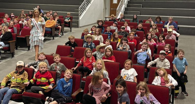 Cambridge TeamMates hosts Miss Nebraska as part of Read Across America