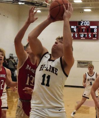 the Bulls’ Bryce Reiners gets free for a score inside.