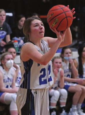 Arapahoe’s Berkley Warner knocks down a corner three.