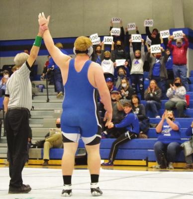 Arapahoe’s Levi Kerner picked up his moth win with a first round victory at Shelton.