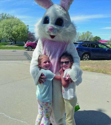Arapahoe Chamber hosts Easter Egg Hunt