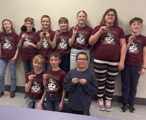 Elwood’s Elementary Quiz Bowl Team came home with second place medals recently. They beat Elm Creek and Amherst and lost to Shelton.