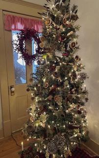 Maywood Country Gardners decorate Buffalo Bill farmhouse