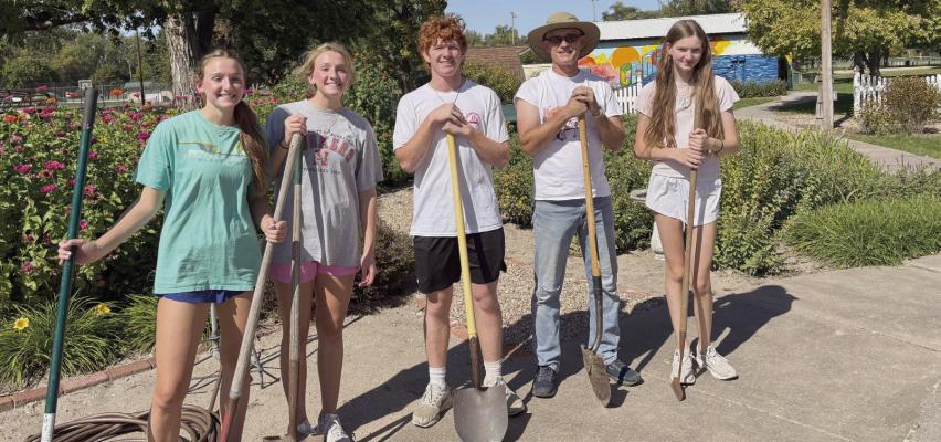 St. Paul’s Lutheran Youth Group help with garden cleanup