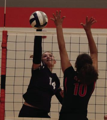 Cambridge downs Southwest, starts 4-0