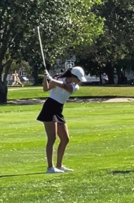 Cambridge golfers cap season at districts