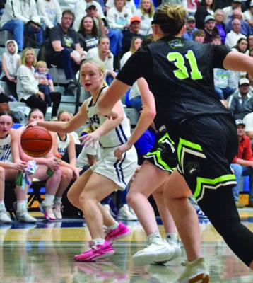 The Eagles’ Natalee Holste drives from the wing.