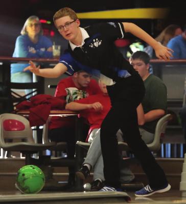 Arapahoe bowlers open season with victories over Superior