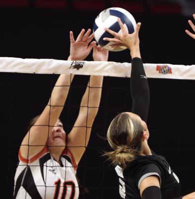 Cambridge’s Elisabeth Kubik rejects an EMF tip attack.