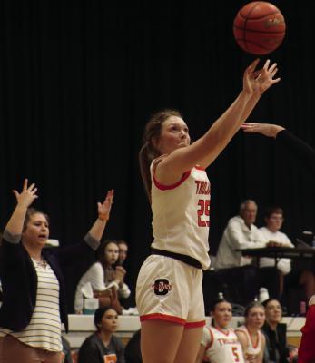 Cambridge’s Emmerie Tomlin lets fly a jumper.