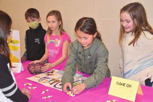 Arapahoe fourth graders
