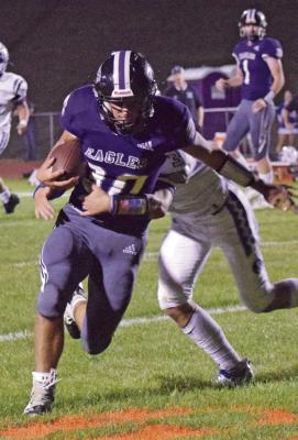 The Eagles’ Sam Bantam scores on a swing pass.
