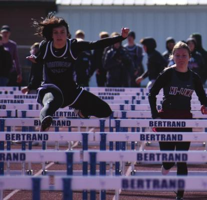 Hi-Line’s Schmidt leads local teams at Med Valley Invite