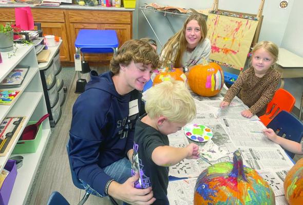Southwest FFA paints with pre-schoolers