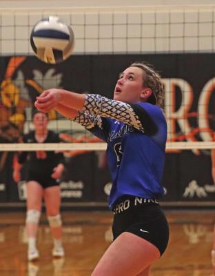 Arapahoe’s Rylee Bahe passes a ball to a teammate.