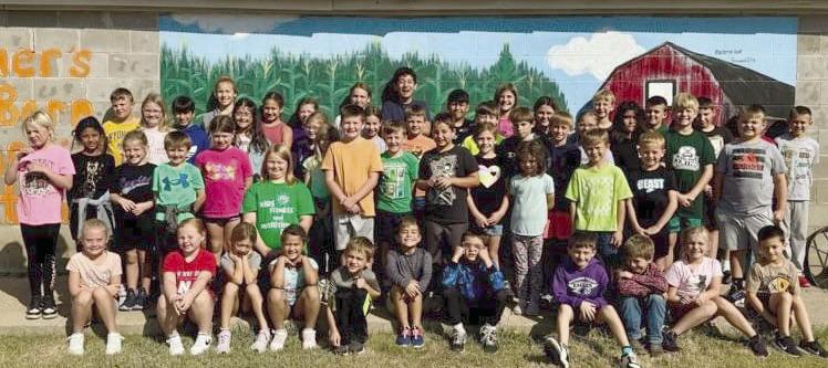 The Southern Valley first, second, fifth, and sixth grade buddies visited Linner’s Lil’ Barn Pumpkin Patch in Beaver City on Friday, October 11.