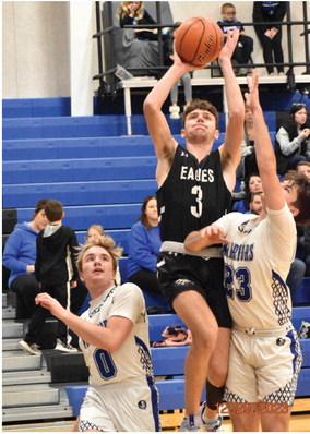 Southern Valley’s Kamden Bose takes the ball to the hoop against Arapahoe defenders Trenton Roskop and Eli Shafer.