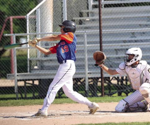 Bulls, Gladiators split senior doubleheader