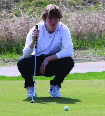 Hi-Line’s Collin Shutts lines up a putt during his 11th place round that helped the Bulls to a runner-up finish.