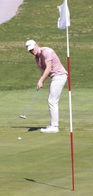 Hi-Line’s Zach Whittaker attempts a long birdie putt during his ninth-place round on Tuesday.