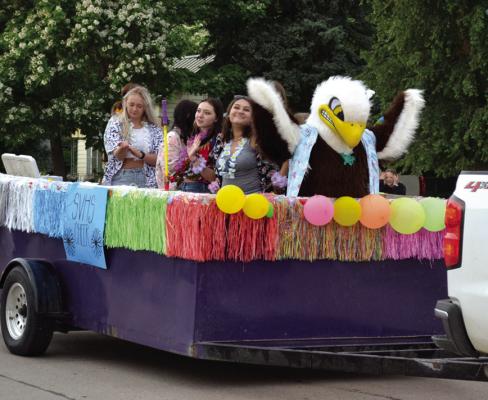 The Southern Valley High School cheerleading team shows off its float. More pictures on Pages B2 and B3.