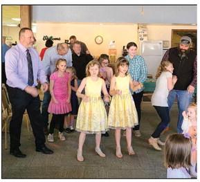 Elwood Library hosts Daddy/Daughter Date Night