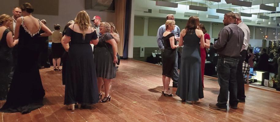 Arapahoe Gala fundraiser held saturday