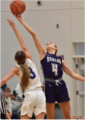 Lady Eagles roll past Wallace in championship