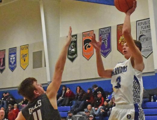 Arapahoe’s Grant Taylor tries to score over a Bulls’ defender.