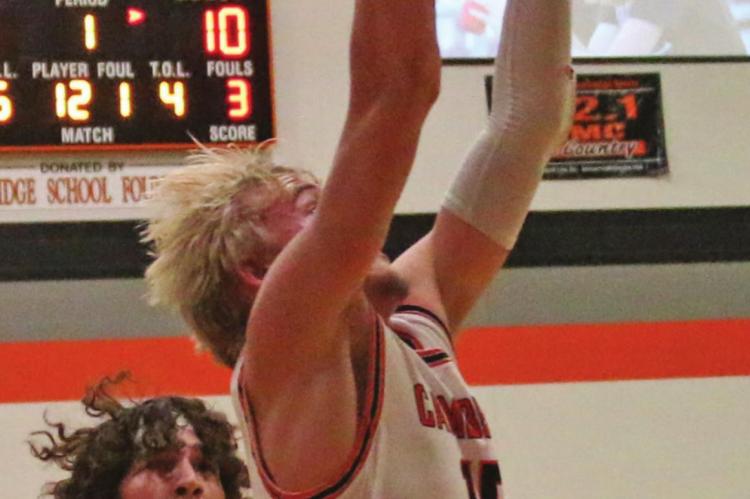 Cambridge boys defeat Loomis, now 5-0