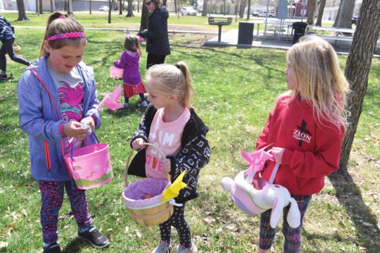 Easter Egg Hunt sponsored by Arapahoe Chamber of Commerce was held on Saturday at the local parks