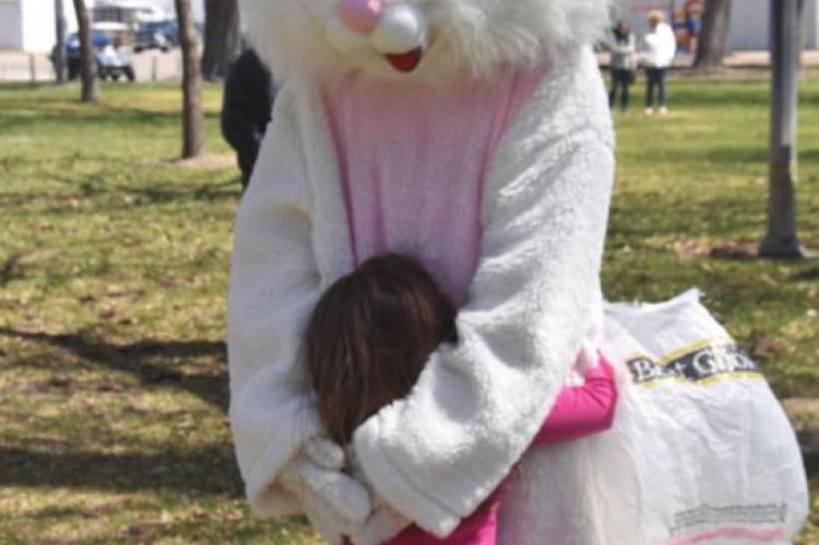 Easter Egg Hunt sponsored by Arapahoe Chamber of Commerce was held on Saturday at the local parks